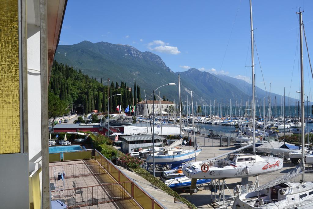 Residence Ambra Riva del Garda Buitenkant foto